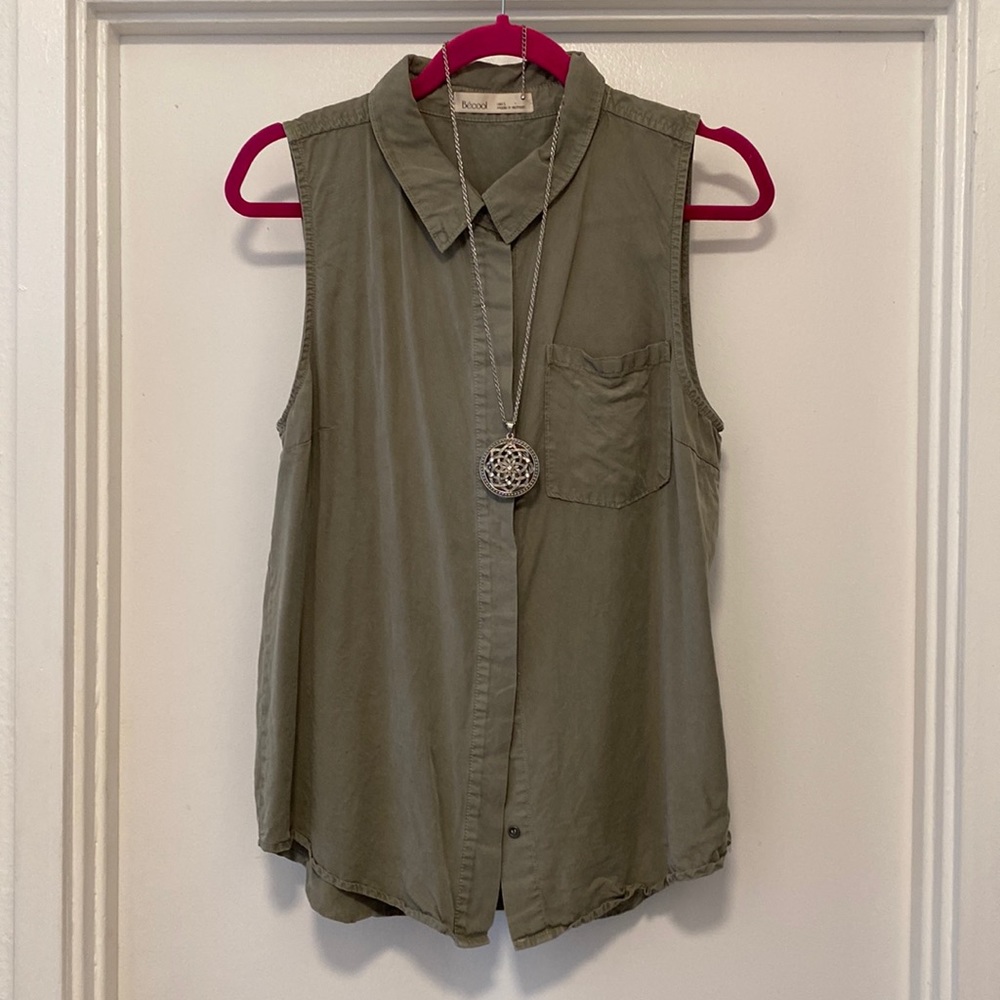 Top Button-Down Sleeveless